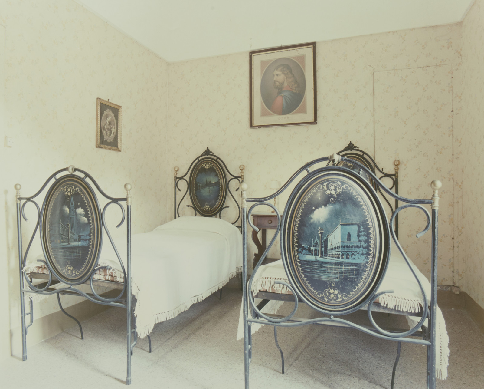 Photograph by Luigi Ghirri, , dated 1986