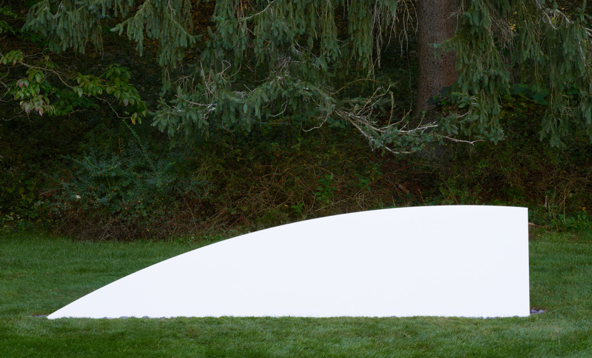 <p><em>Untitled</em>, 2004<br />Painted stainless steel<br />Private collection</p>